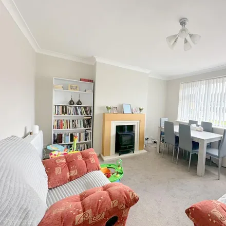 Image 2 - Birchen Grove, Luton, LU2 7TW, United Kingdom - Apartment for rent