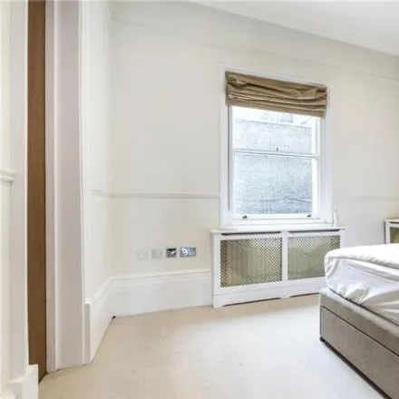 Image 4 - 18 Elvaston Mews, London, SW7 5HY, United Kingdom - Room for rent