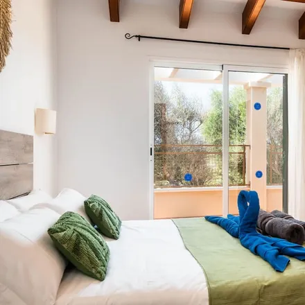 Rent this 3 bed house on Estació d'autobusos de Ciutadella de Menorca in Plaça de sa Pau, 07760 Ciutadella