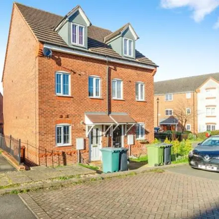 Buy this 3 bed duplex on Newhome Way in Bloxwich, WS3 1JH