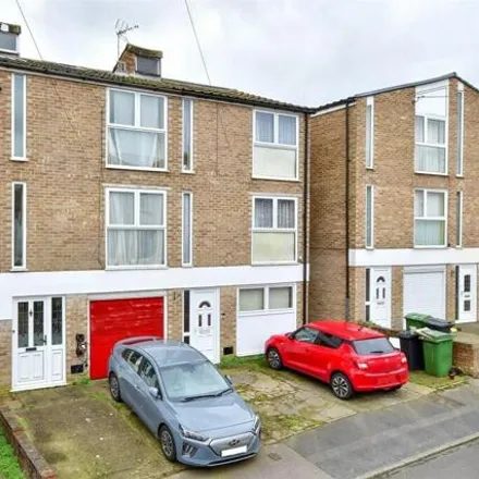 Buy this 3 bed townhouse on Charlton Street in East Farleigh, ME16 8LB