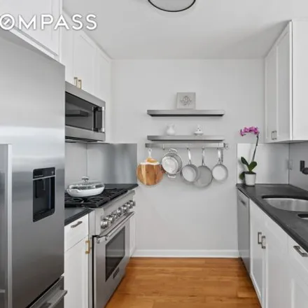Image 5 - 240 East 10th Street, New York, NY 10009, USA - Condo for sale