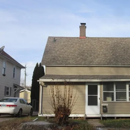 Buy this 3 bed house on 2465 5th Avenue in Moline, IL 61265