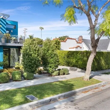 Buy this 3 bed house on 8863 Rosewood Avenue in West Hollywood, CA 90048