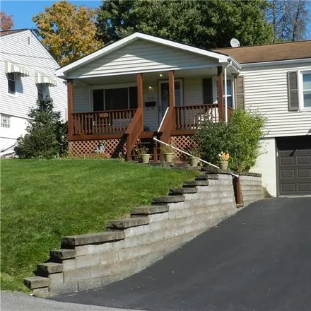 Image 2 - 419 Violet Drive, Lower Burrell, PA 15068, USA - House for sale