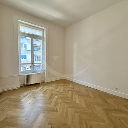 Rent this 8 bed apartment on Berdoz in Rue de Chantepoulet, 1201 Geneva
