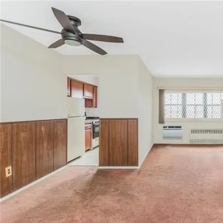 Image 6 - 1118 Yonkers Avenue, Dunwoodie Heights, City of Yonkers, NY 10704, USA - Apartment for sale