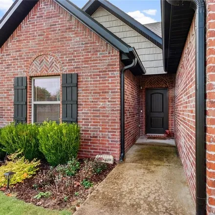 Image 3 - 1716 South Harding Place, Fayetteville, AR 72701, USA - House for sale