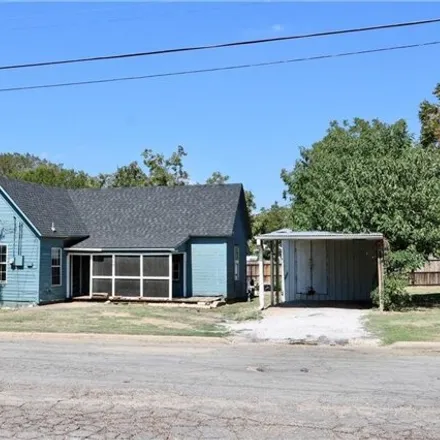 Buy this 3 bed house on 558 West Broadway Street in West, McLennan County
