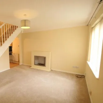 Image 3 - 57 Fernleigh Court, Wakefield, WF2 8SJ, United Kingdom - Duplex for rent