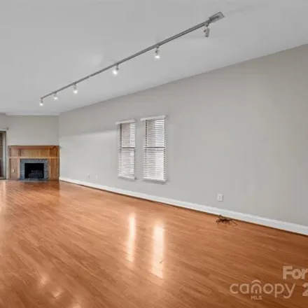 Image 6 - West 6th Street, Charlotte, NC 28202, USA - Condo for sale