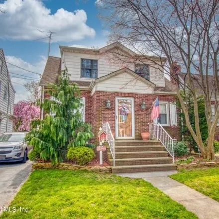 Buy this 3 bed house on 238 Burbank Avenue in New York, NY 10306