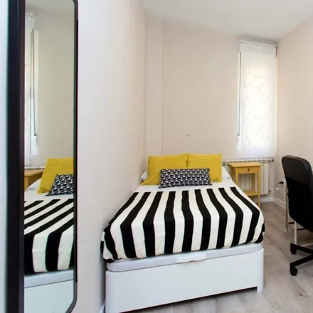 Rent this 1 bed room on Calle de Andrés Borrego in 8, 28004 Madrid