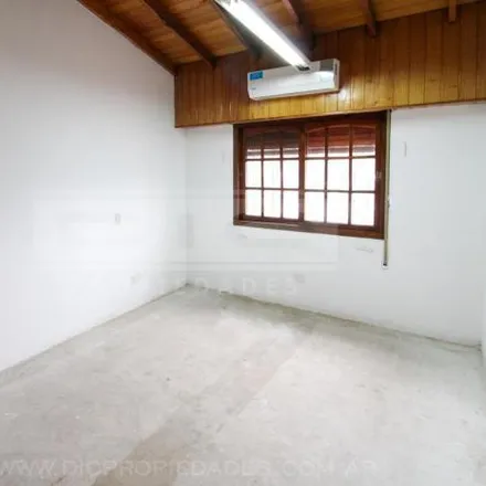 Buy this 5 bed house on Sargento Baigorria 2153 in Munro, 1605 Vicente López
