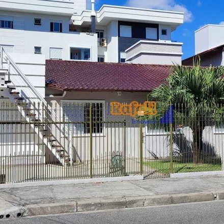 Rent this 4 bed house on Rua Apóstolo Paschoal in Canasvieiras, Florianópolis - SC