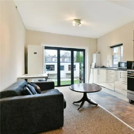Image 2 - 82 Rossiter Road, London, SW12 9RY, United Kingdom - Townhouse for rent