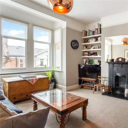 Image 2 - Dumbarton Road, London, SW2 5LU, United Kingdom - House for rent