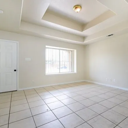 Image 7 - 6803 Yucca Vly Dr, San Antonio, Texas, 78242 - House for sale