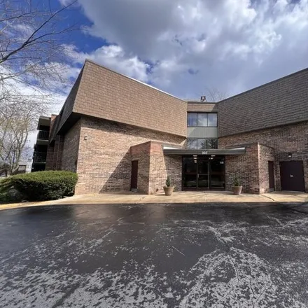 Buy this 3 bed condo on 200 West 60th Street in Westmont, IL 60559