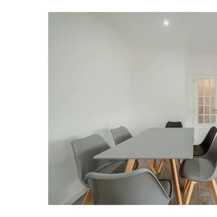 Rent this 3 bed apartment on Avenida Vasco da Gama in 4430-444 Vila Nova de Gaia, Portugal