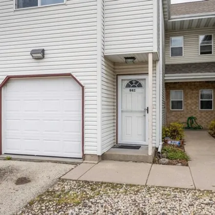 Buy this 3 bed condo on 931 Rockefeller Lane in Madison, WI 53704
