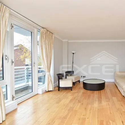 Rent this 3 bed room on 20 Abbey Road in London, NW8 9AA