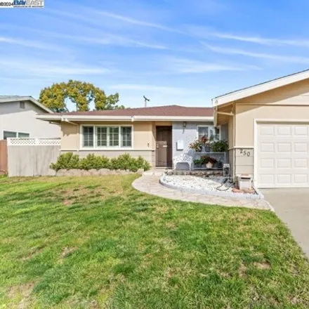 Buy this 3 bed house on 252 Begonia Boulevard in Fairfield, CA 94533