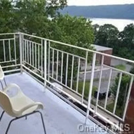 Image 3 - 614 Warburton Avenue, City of Yonkers, NY 10701, USA - Apartment for sale