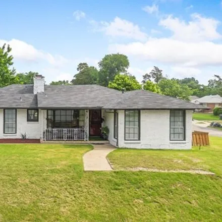 Buy this 3 bed house on 1343 Fernwood Ave in Dallas, Texas