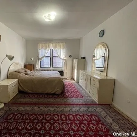Image 5 - 102-30 Queens Boulevard, New York, NY 11375, USA - Apartment for sale