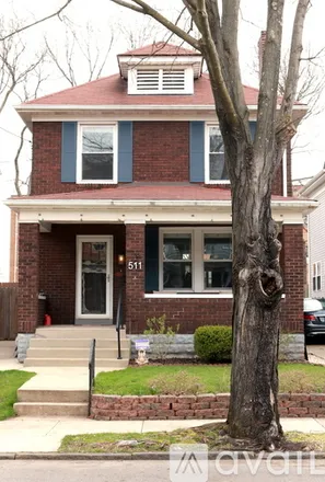 Rent this 3 bed house on 511 Ivy St