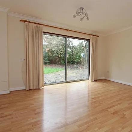 Image 4 - 9 Littleworth Lane, Esher, KT10 9PF, United Kingdom - House for rent