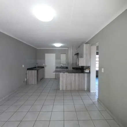 Image 4 - Dubloon Avenue, Wilgeheuwel, Roodepoort, 1734, South Africa - Apartment for rent