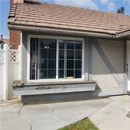 Image 3 - 11306 Sherwood Court, Declezville, Fontana, CA 92337, USA - House for sale