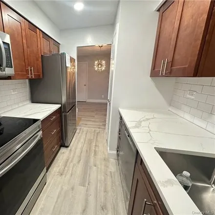 Rent this 1 bed condo on 8 Bronxville Glen Drive in Gunther Park, City of Yonkers