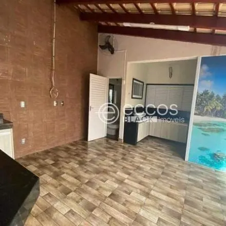 Buy this 3 bed house on Rua Renato de Oliveira Grama in Jardim Inconfidência, Uberlândia - MG