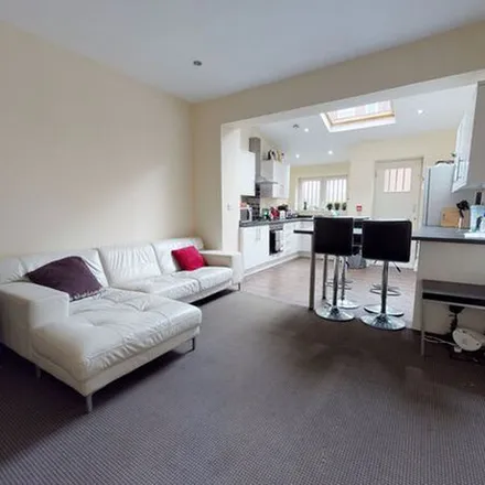 Image 9 - Hartley Grove, Leeds, LS6 2LD, United Kingdom - Townhouse for rent