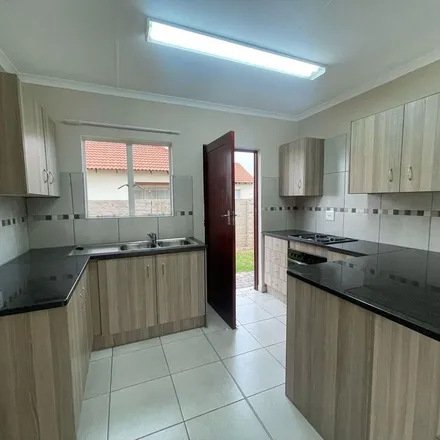 Image 4 - unnamed road, Waterval, Rustenburg, South Africa - Apartment for rent