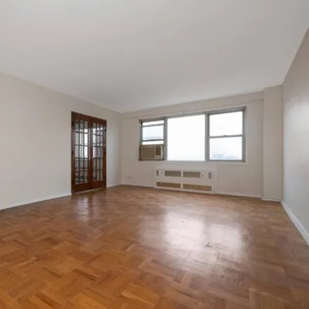 Image 6 - 3530 Henry Hudson Parkway East, New York, NY 10463, USA - Apartment for sale