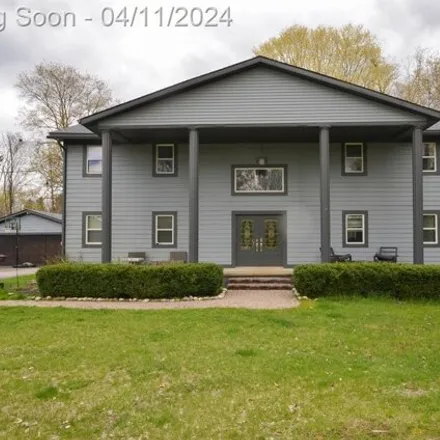 Buy this 5 bed house on 6487 Musquash Trail in Independence Charter Township, MI 48348