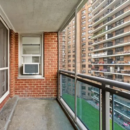 Image 3 - 98-20 62nd Drive, New York, NY 11374, USA - Apartment for sale
