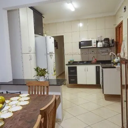 Buy this 2 bed house on Rua dos Jequitibás in Campestre, Santo André - SP