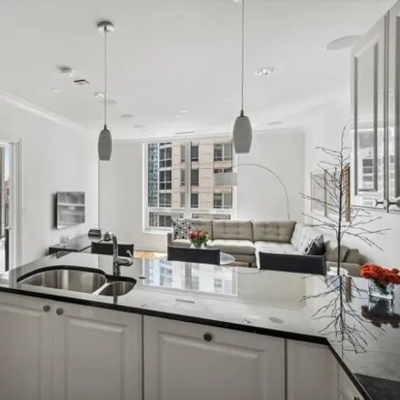 Image 7 - 10 East Delaware Place, Chicago, IL 60611, USA - Condo for sale