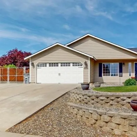 Buy this 3 bed house on 5248 South Dayton Place in Benton County, WA 99337