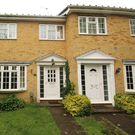 Rent this 3 bed townhouse on Findlay Drive in Worplesdon, GU3 3HT