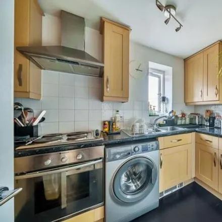 Image 5 - Greenwood House, 29-31 Station Road, London, N22 7BF, United Kingdom - Apartment for sale