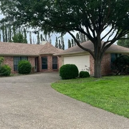 Image 2 - 1207 Hyde Park Blvd, Cleburne, Texas, 76033 - House for sale