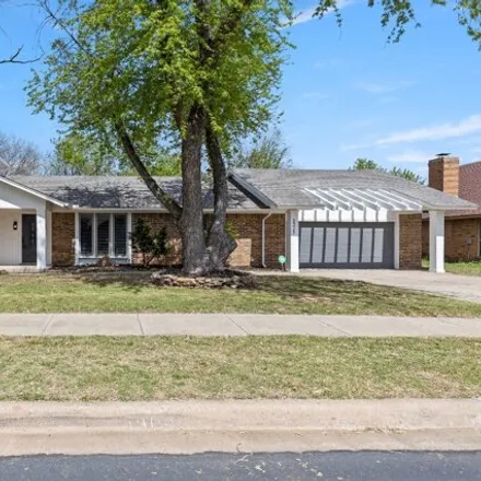 Buy this 3 bed house on 3391 Woodsboro Drive in Norman, OK 73072