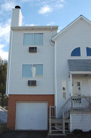 Buy this 2 bed condo on 925 Oronoke Road in Waterbury, CT 06708