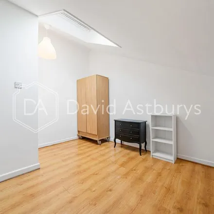 Rent this 4 bed apartment on 23 Lynton Road in London, N8 8SJ